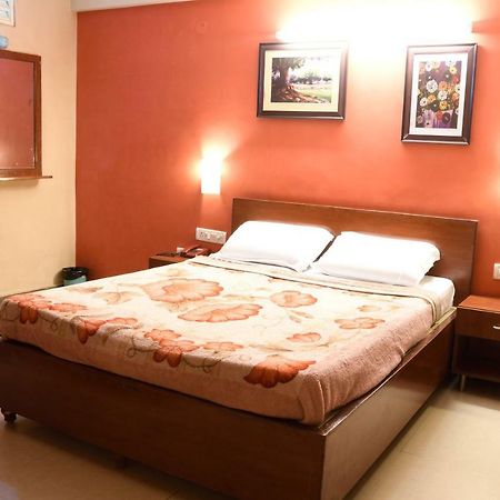Hotel Ganesh Palace Mysore Bagian luar foto